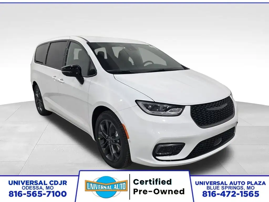 2026 Chrysler Pacifica Select's photo