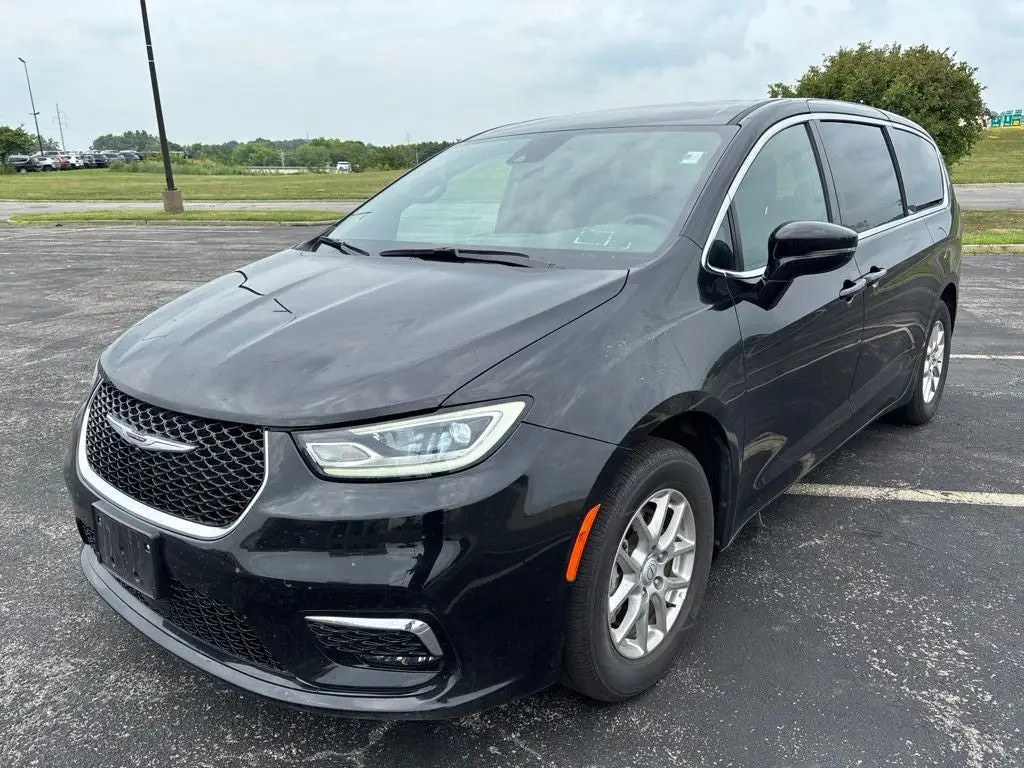2025 Chrysler Pacifica Select photo 1