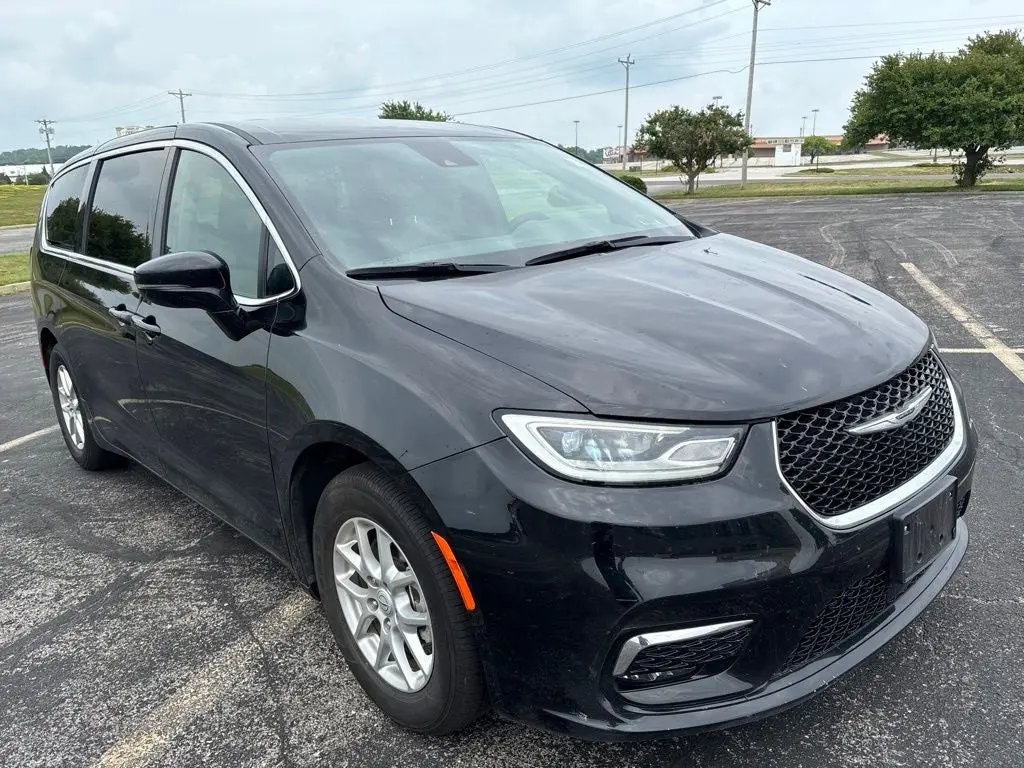 2025 Chrysler Pacifica Select photo 3