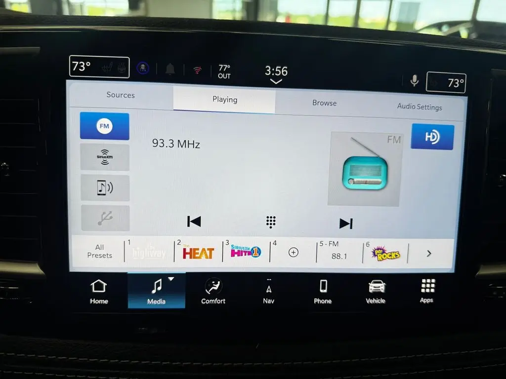 2027 Chrysler Pacifica Select photo 4