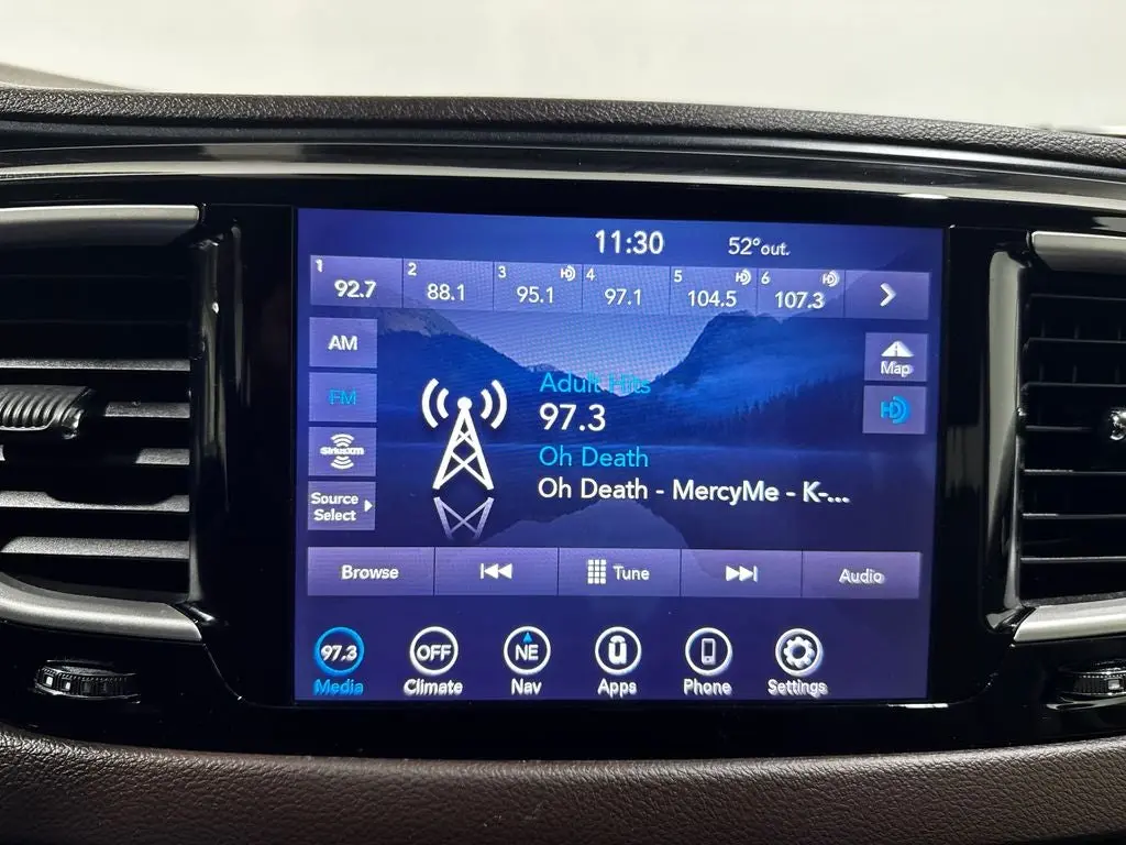 2020 Chrysler Pacifica Touring photo 4