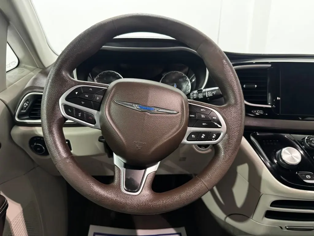 2020 Chrysler Pacifica Touring photo 5