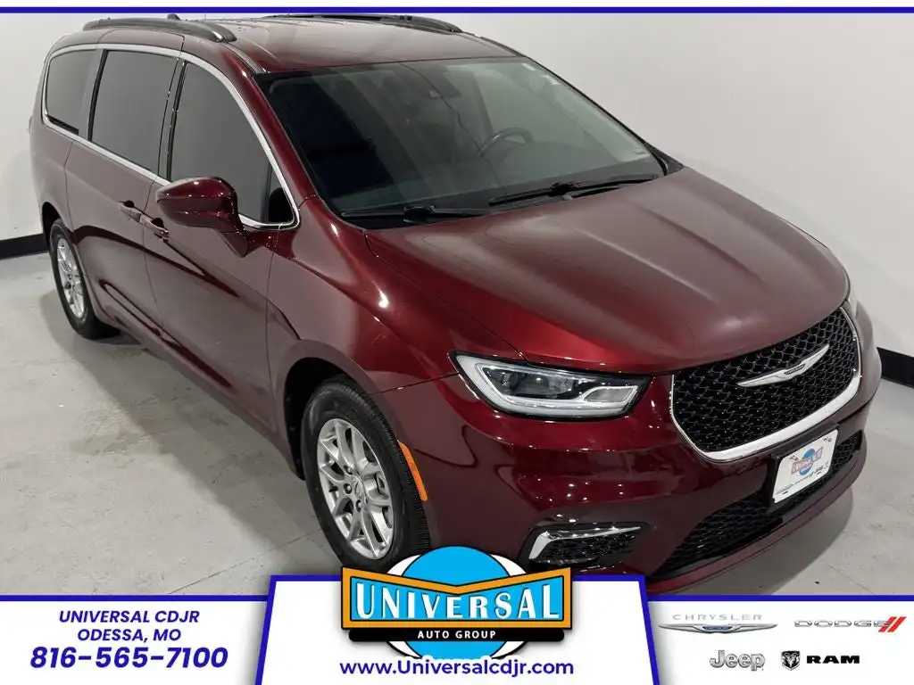 2021 Chrysler Pacifica Touring's photo