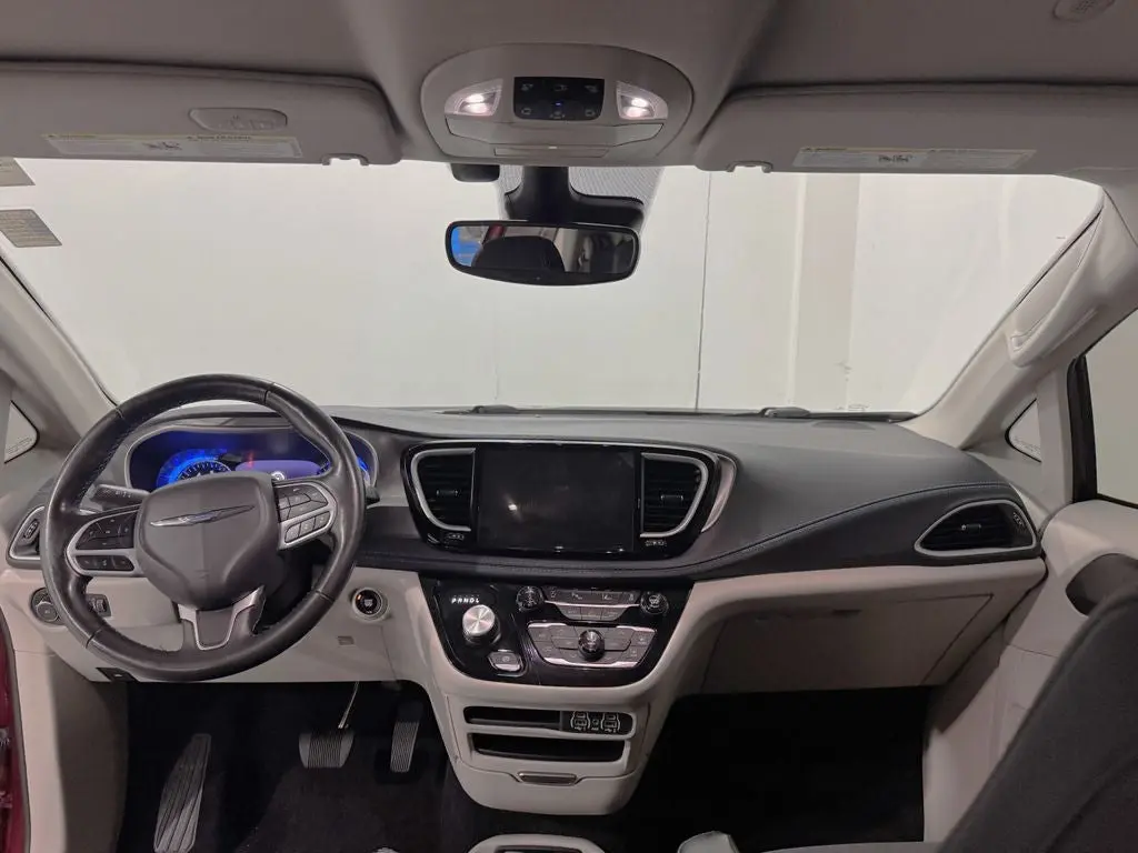 2021 Chrysler Pacifica Touring photo 3