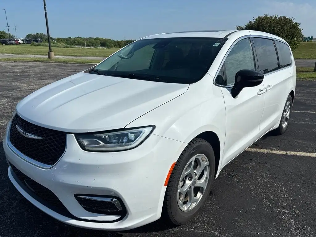 2024 Chrysler Pacifica Limited photo 1