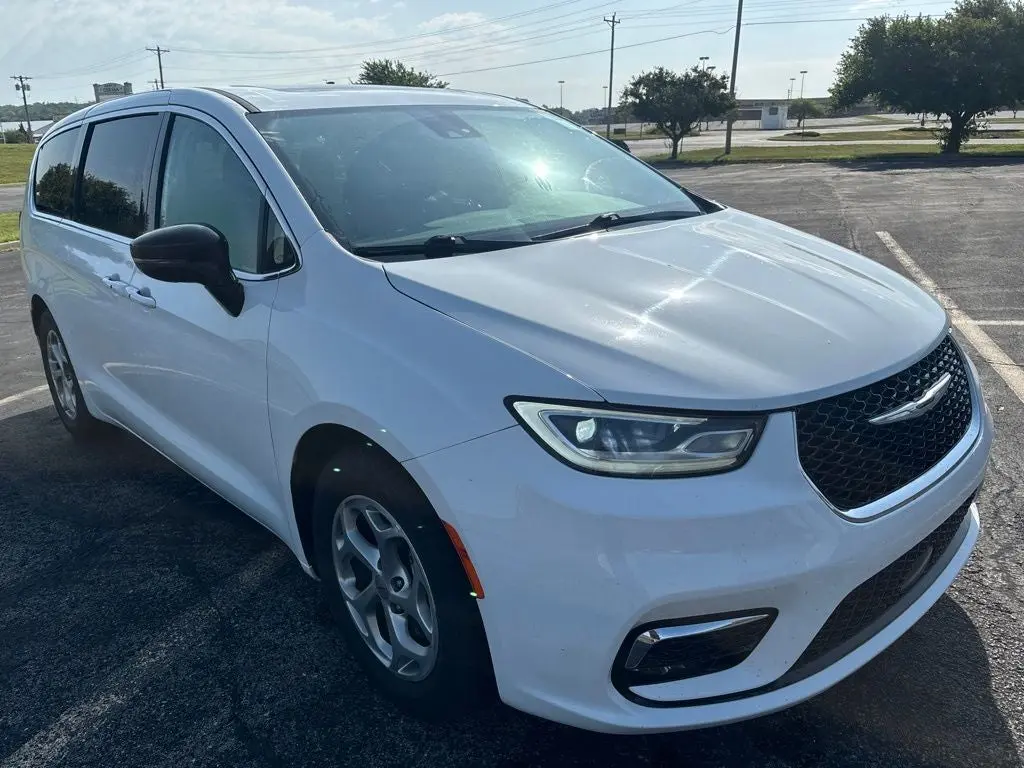 2024 Chrysler Pacifica Limited photo 3