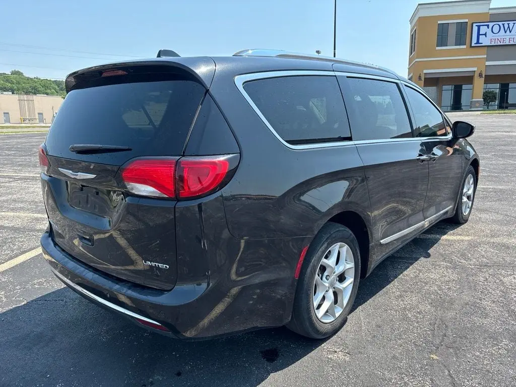 2020 Chrysler Pacifica Limited photo 5