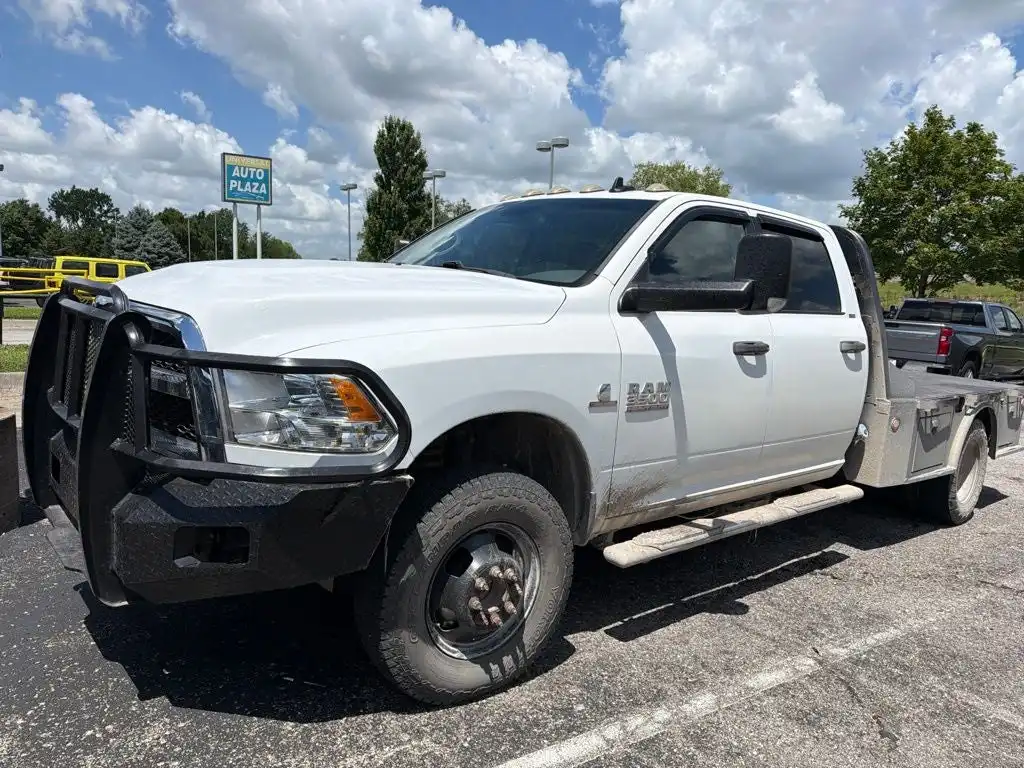 2017 RAM 3500 SLT 4X4 Crew Cab DRW's photo