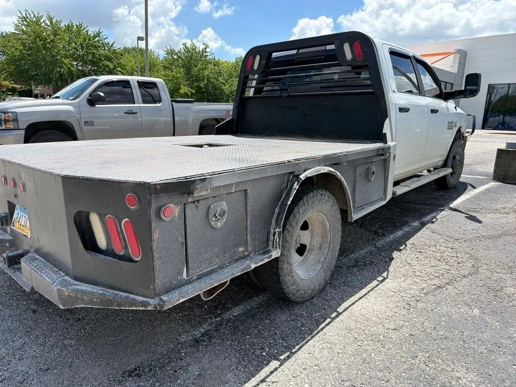 2017 RAM 3500 SLT 4X4 Crew Cab DRW photo 4
