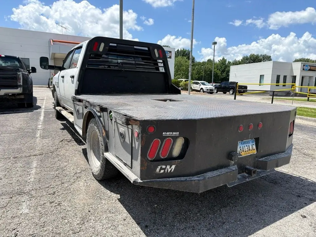 2017 RAM 3500 SLT 4X4 Crew Cab DRW photo 5