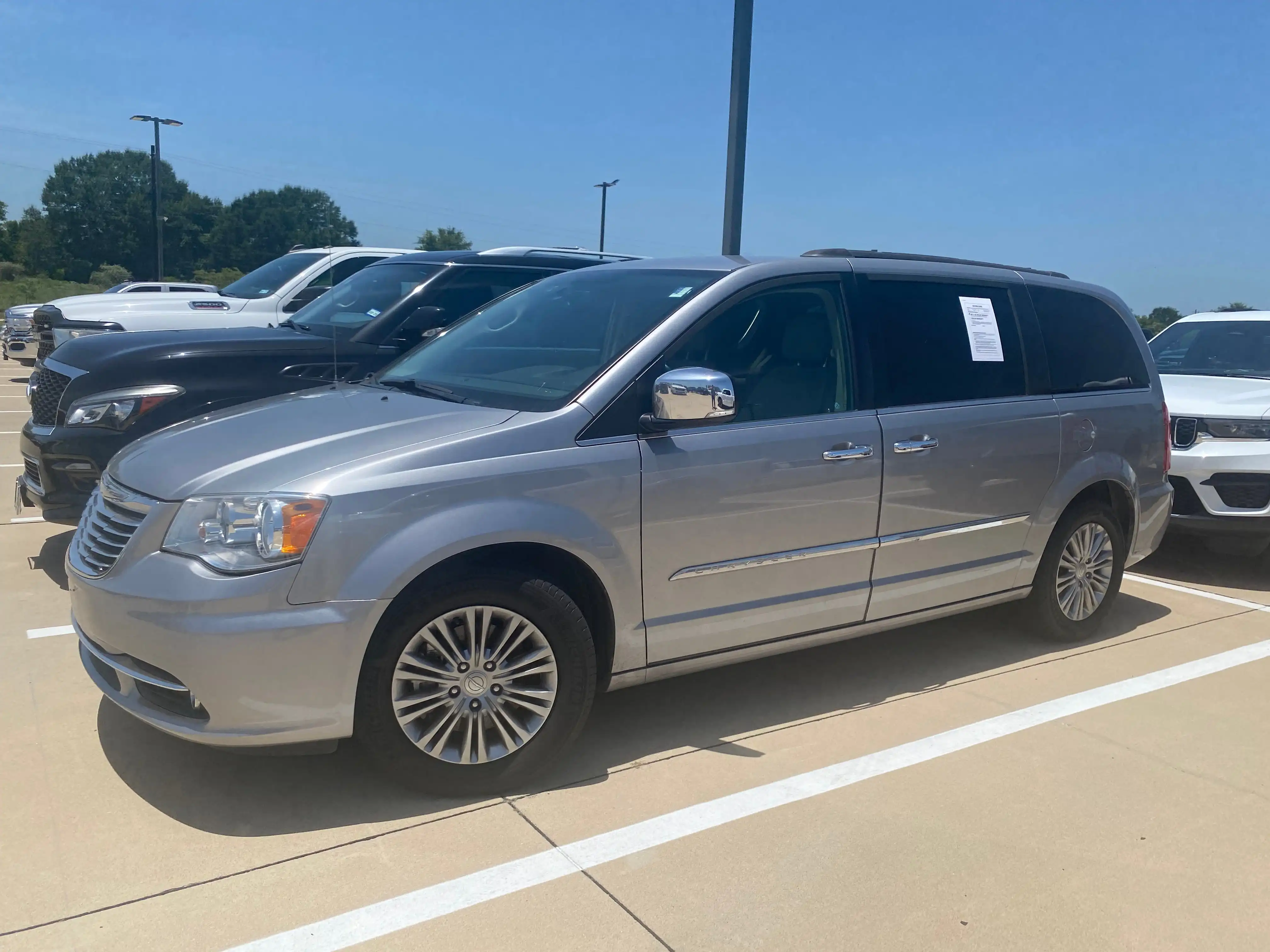 2016 Chrysler Town & Country Touring-L's photo