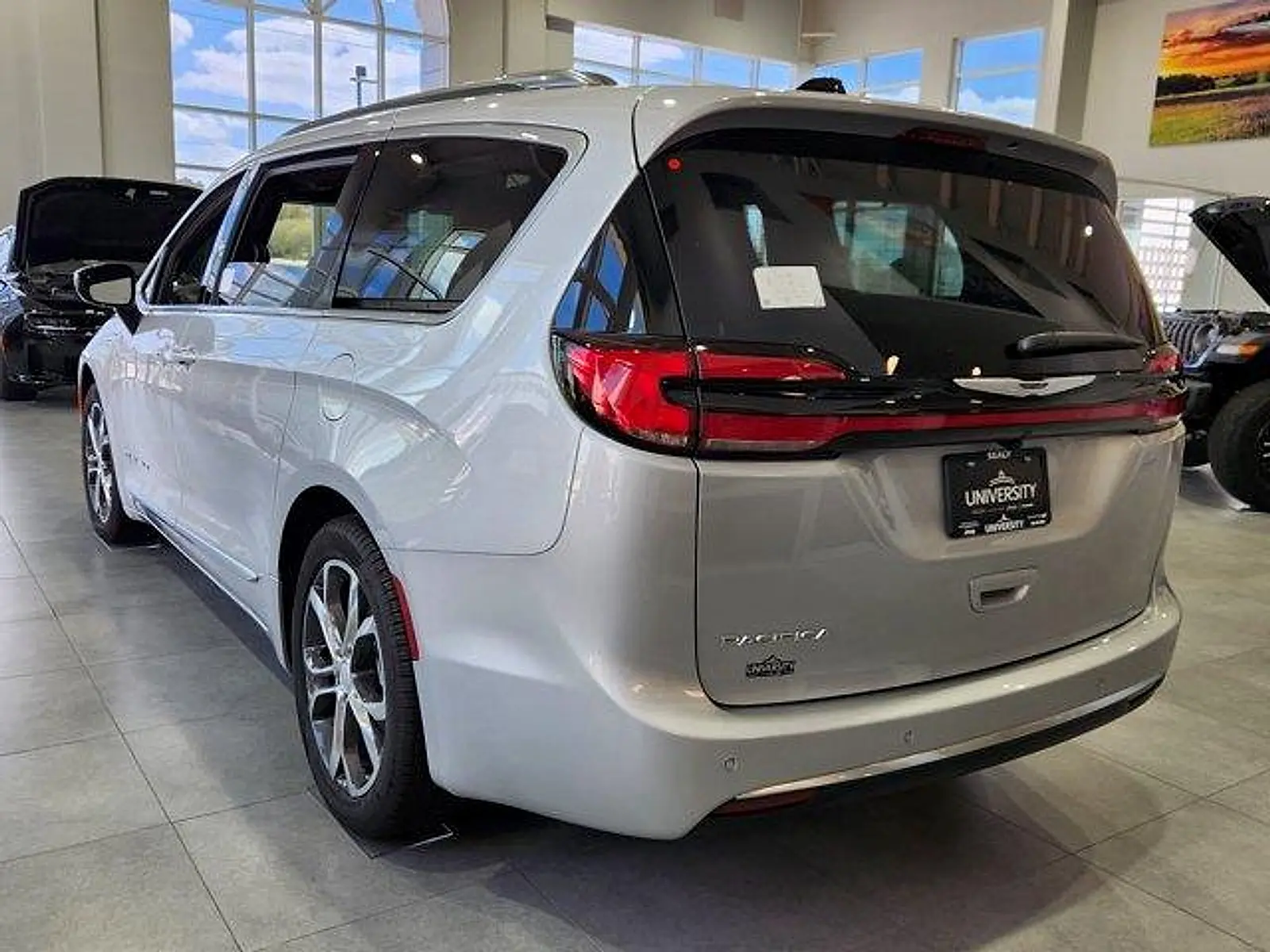2026 Chrysler Pacifica Pinnacle photo 4