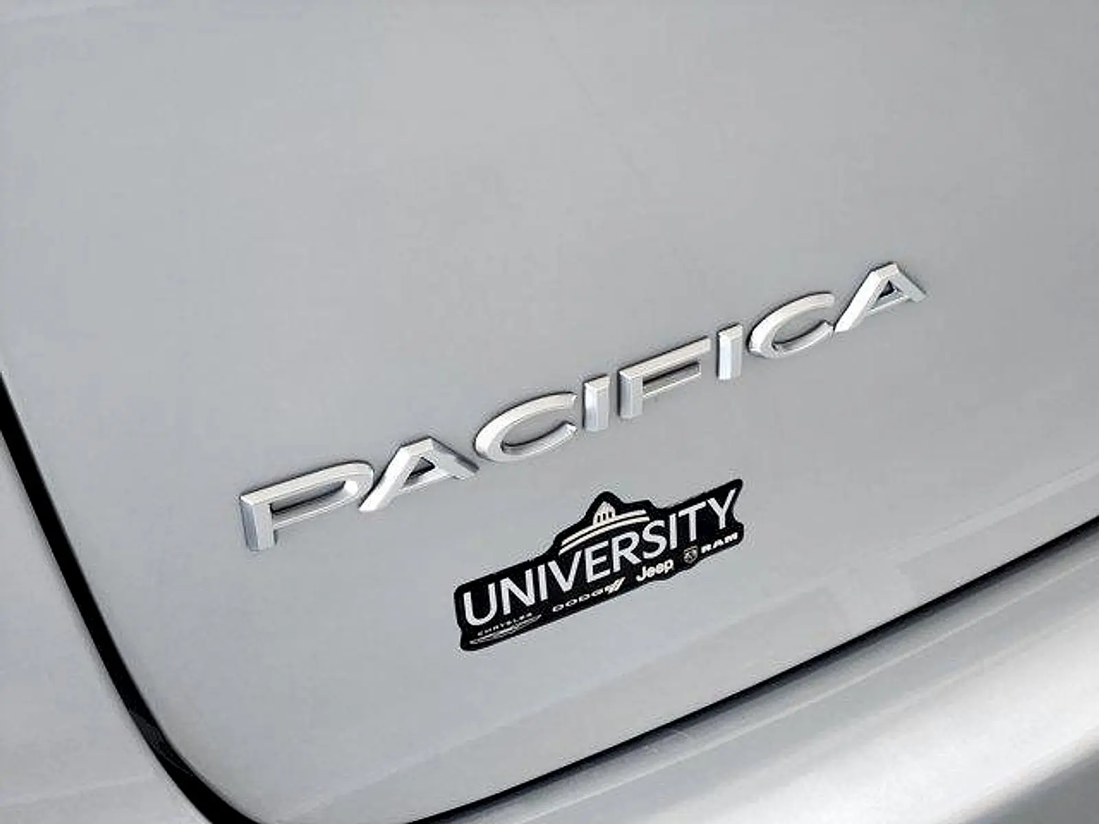 2026 Chrysler Pacifica Pinnacle photo 5