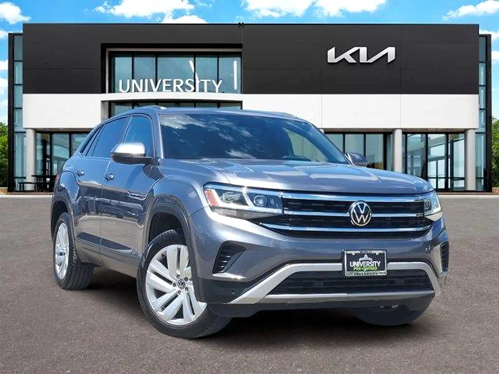 2022 Volkswagen Atlas Cross Sport 3.6L V6 SE with Tech's photo