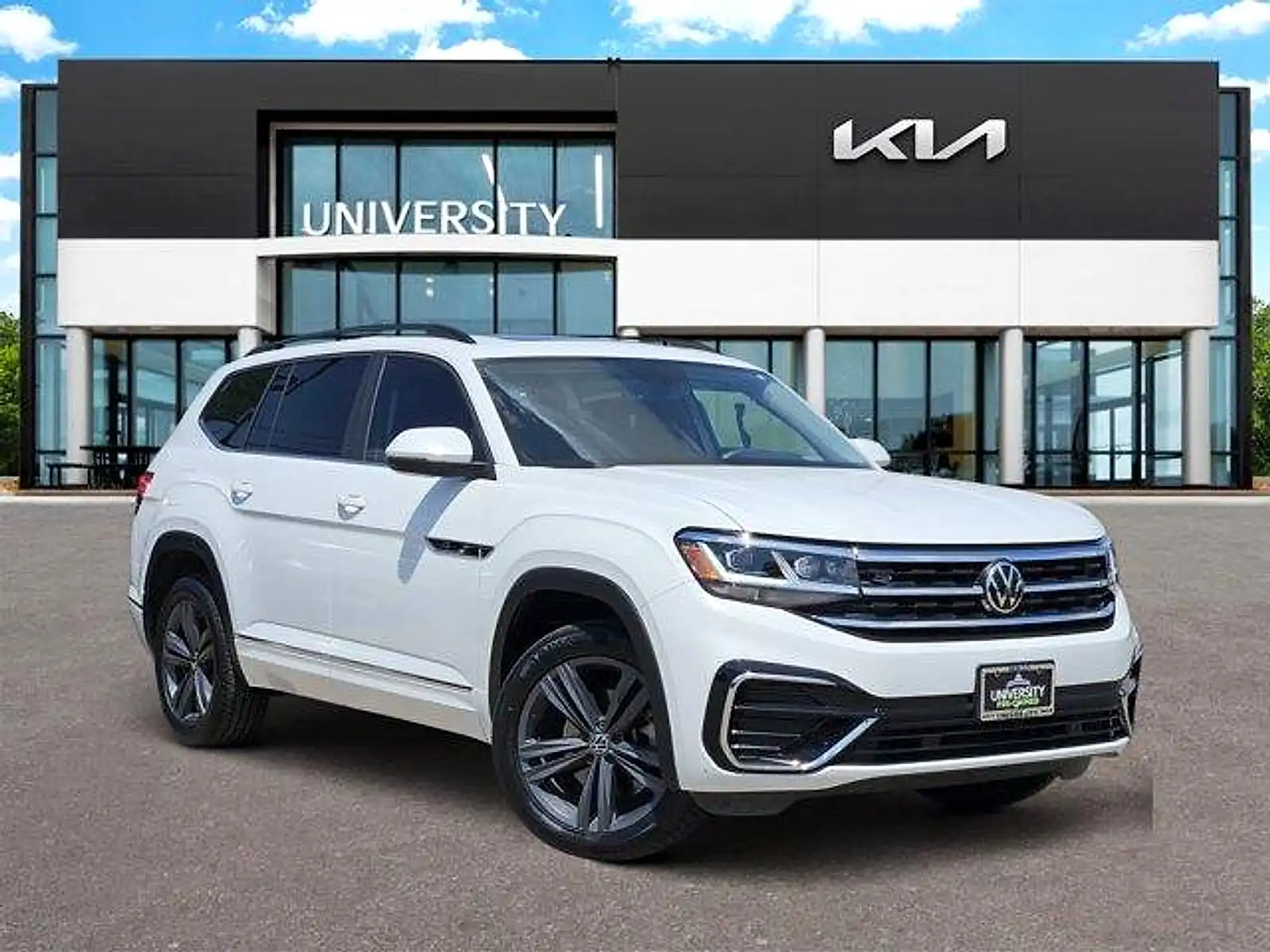 2021 Volkswagen Atlas 3.6L SE with Tech R-Line's photo