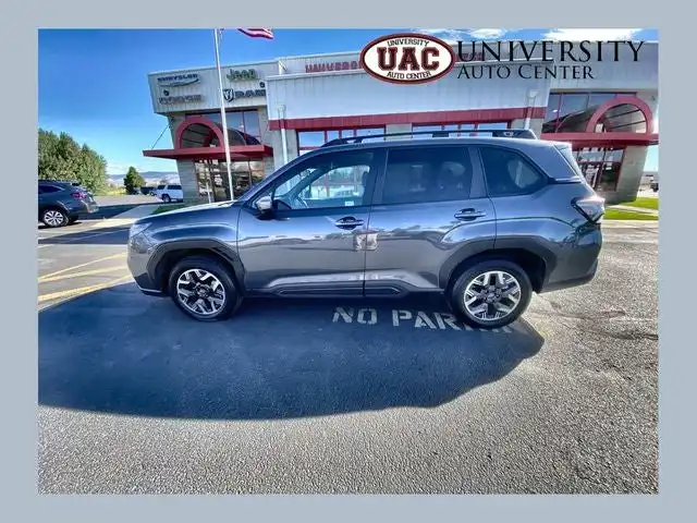 2025 Subaru Forester Premium's photo