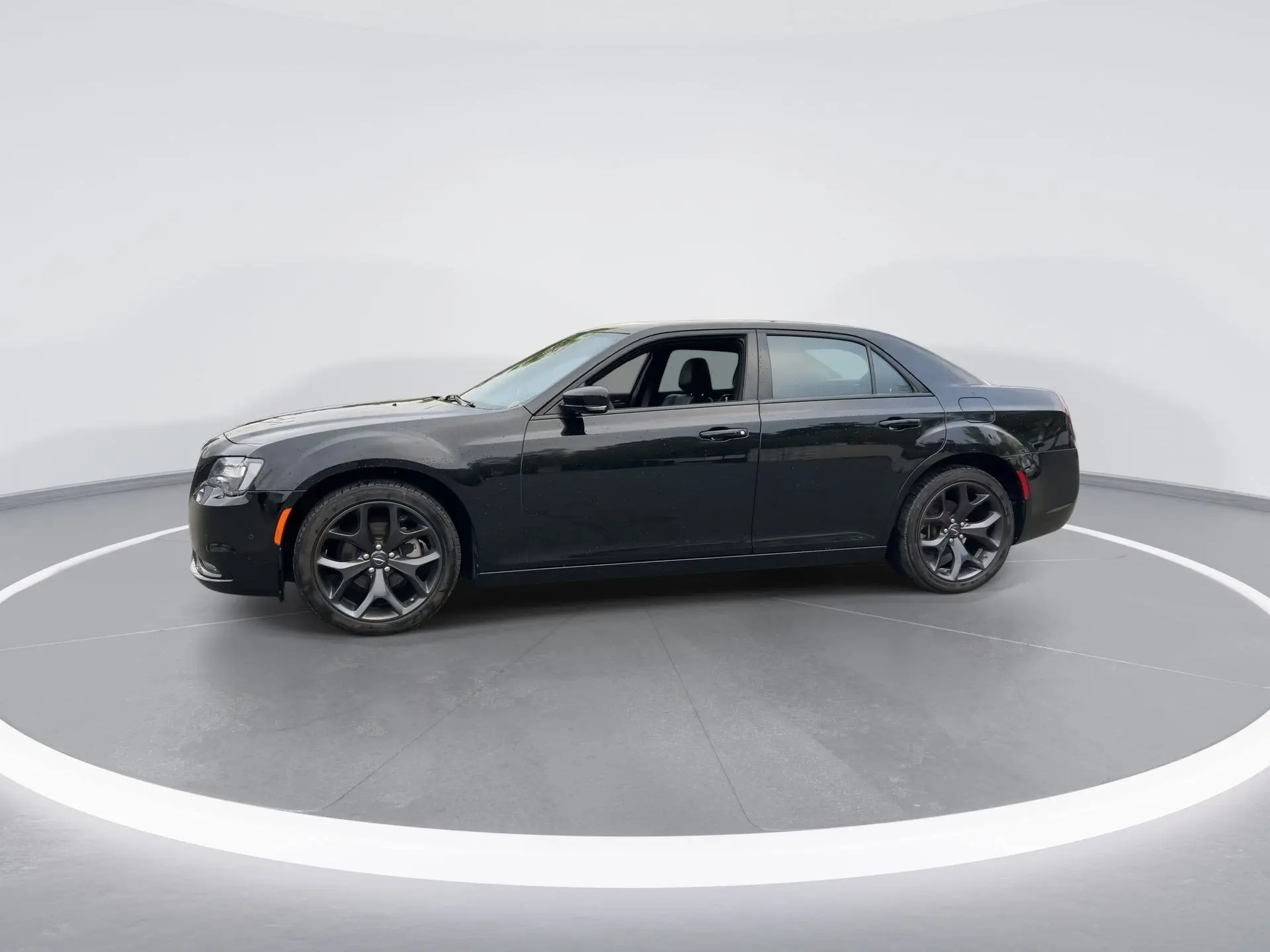 2023 Chrysler 300 S photo 4