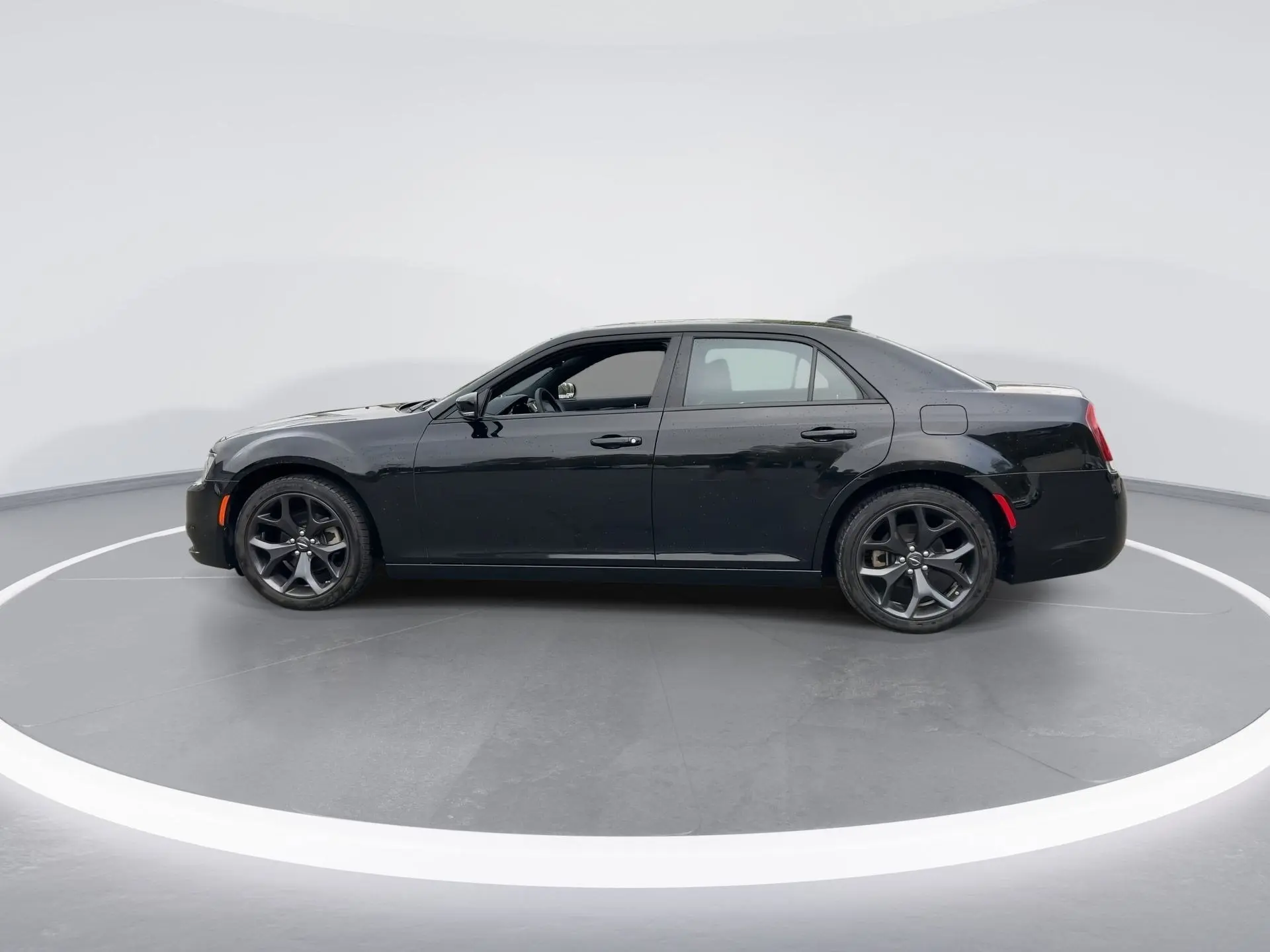 2023 Chrysler 300 S photo 5