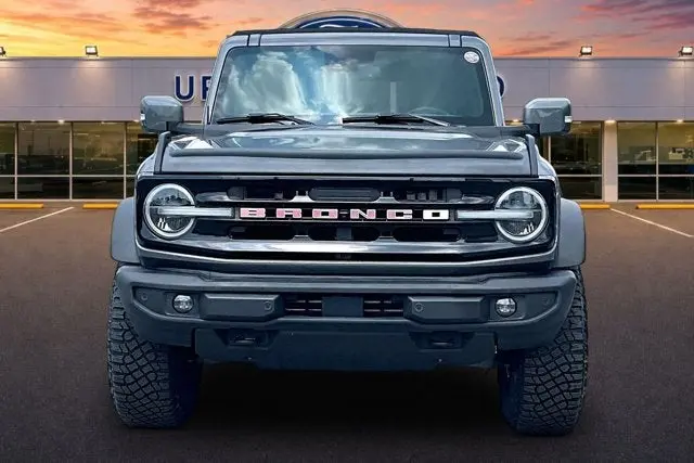 2023 Ford Bronco Outer Banks 4x4 photo 3