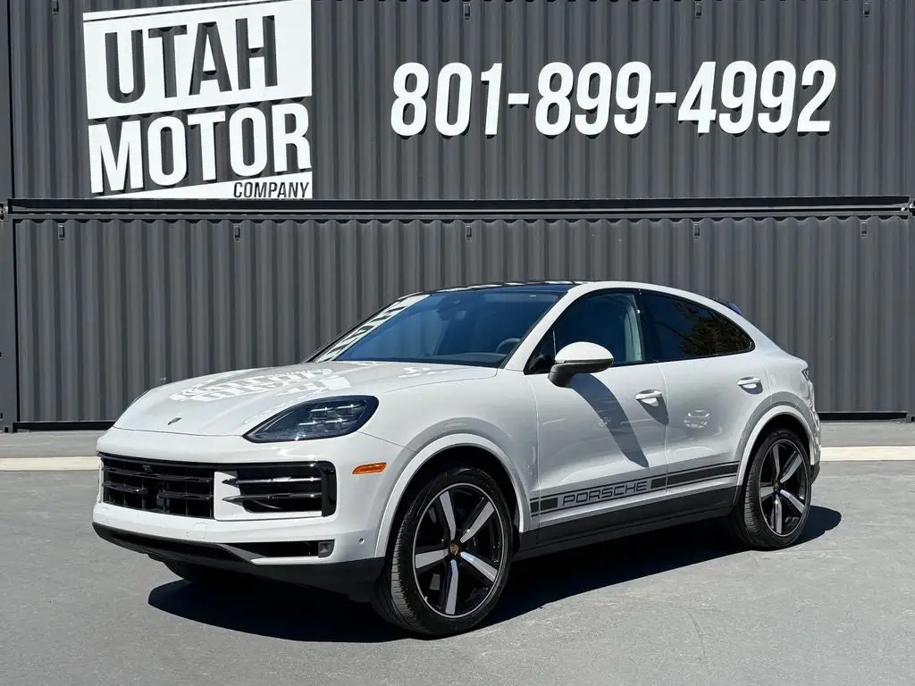 2024 Porsche Cayenne Base photo 1