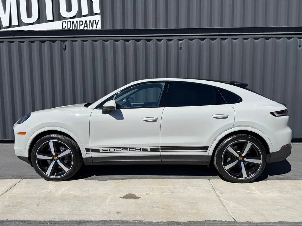 2024 Porsche Cayenne Base photo 4