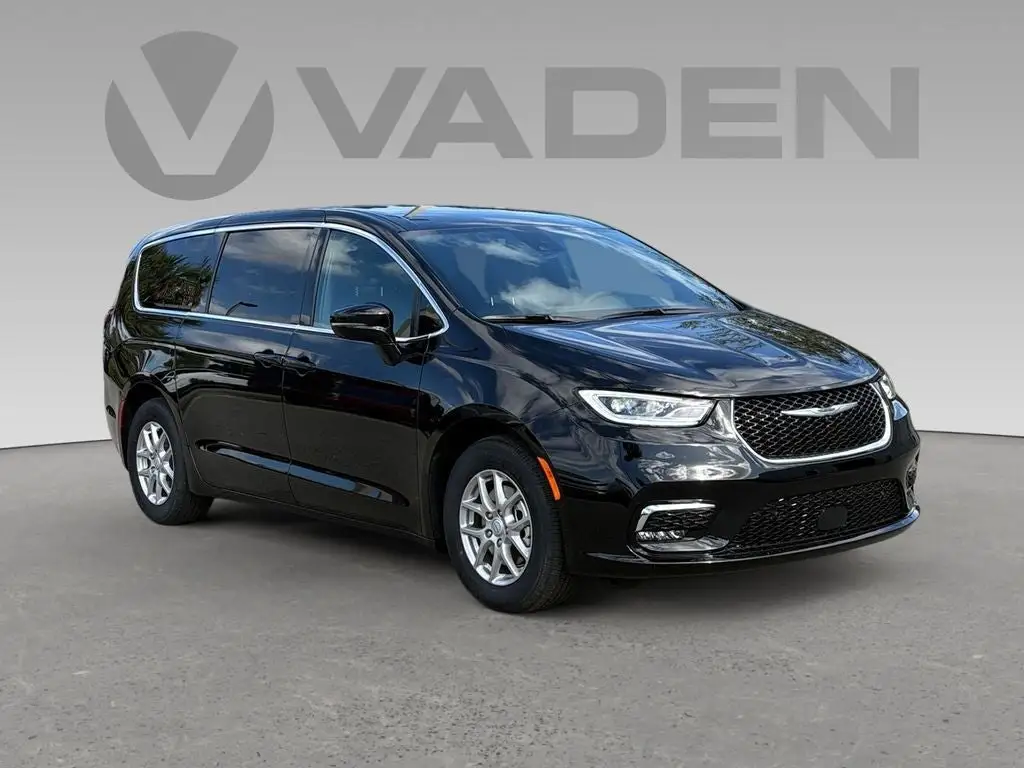 2026 Chrysler Pacifica Select photo 1