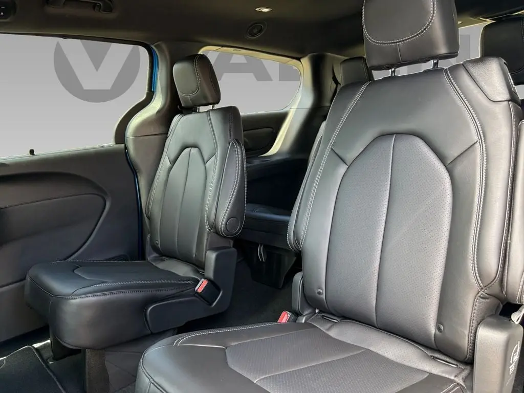 2026 Chrysler Pacifica Select photo 4