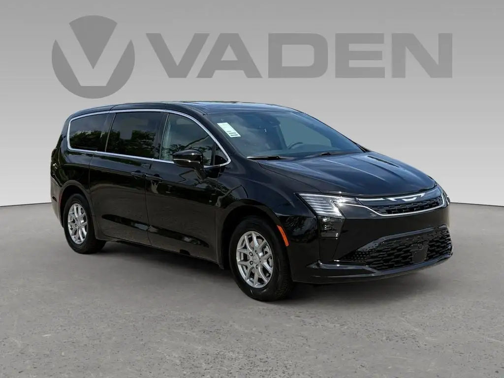 2027 Chrysler Pacifica Select photo 1
