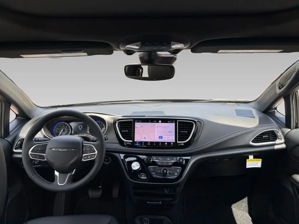 2027 Chrysler Pacifica Select photo 3