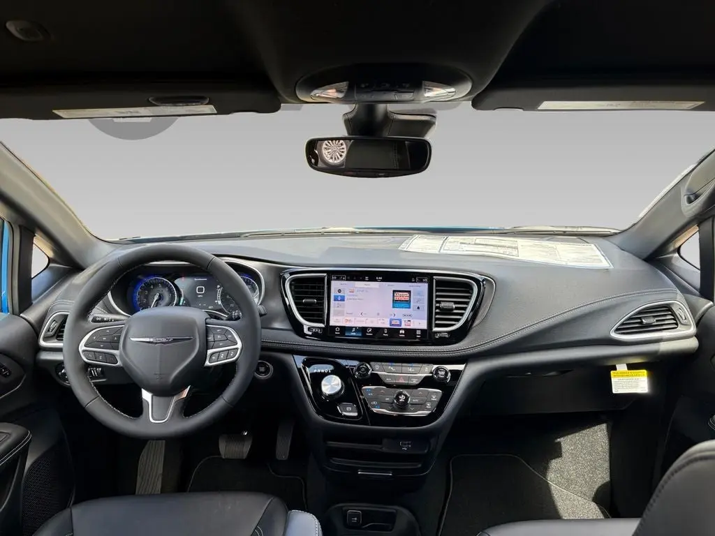 2026 Chrysler Pacifica Select photo 3