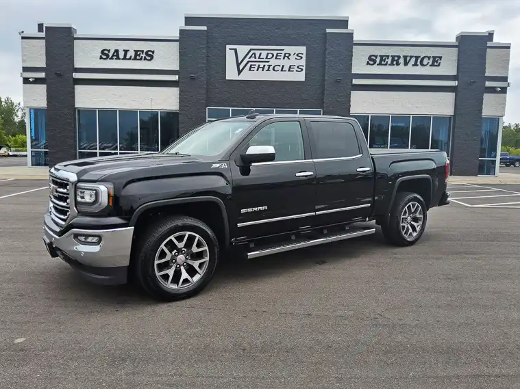 2017 GMC Sierra 4WD Crew Cab Short Box SLT's photo