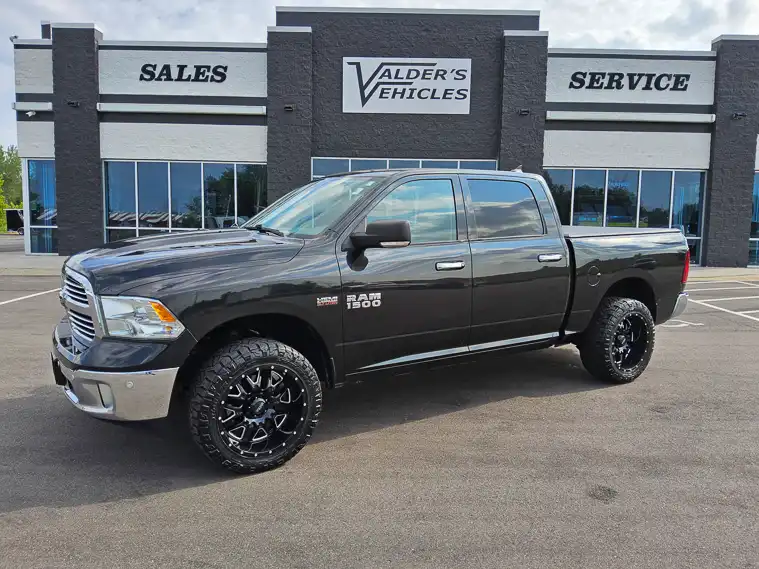 2017 RAM 1500 Big Horn 4x4 Crew Cab 5'7's photo