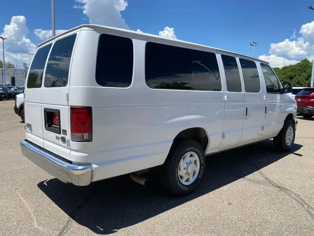 2013 Ford E-Series XLT E-350 Super Duty Extended photo 5