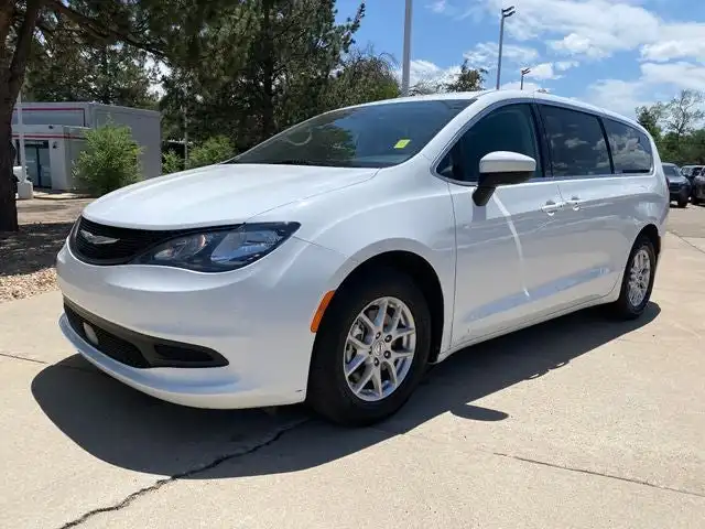 2023 Chrysler Voyager LX's photo