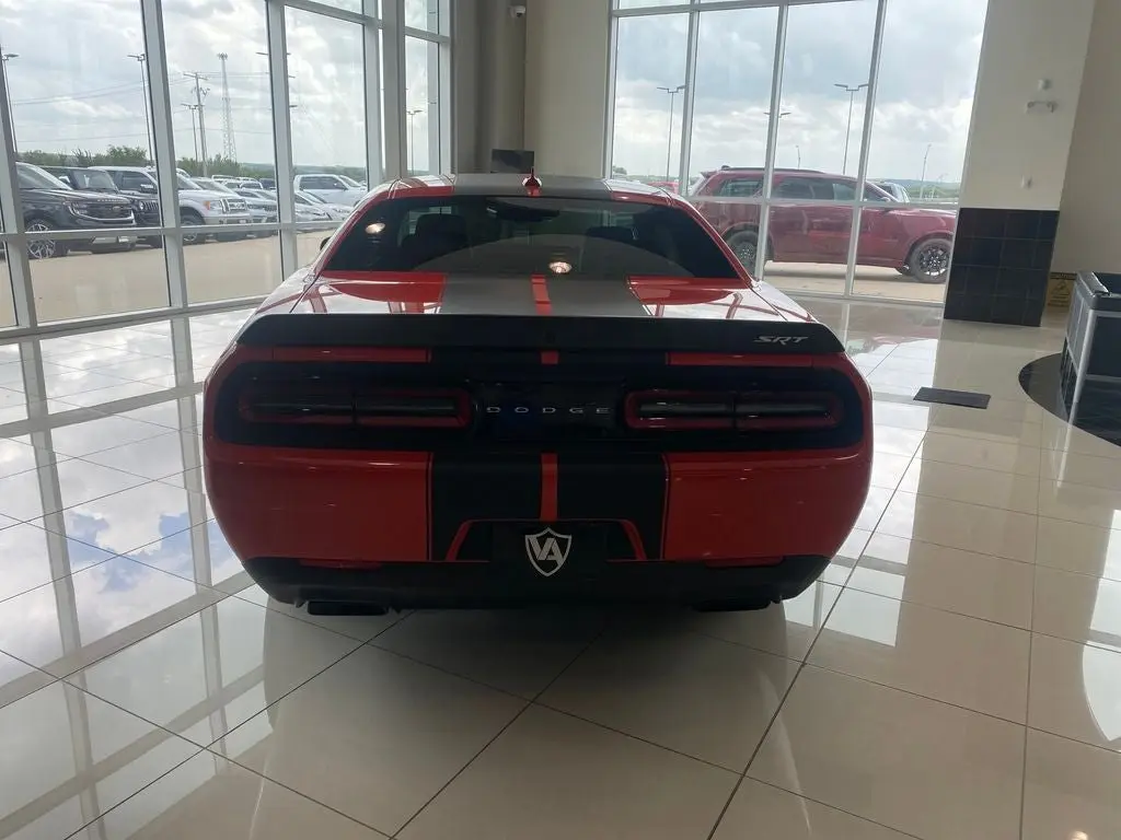 2016 Dodge Challenger SRT Hellcat photo 5