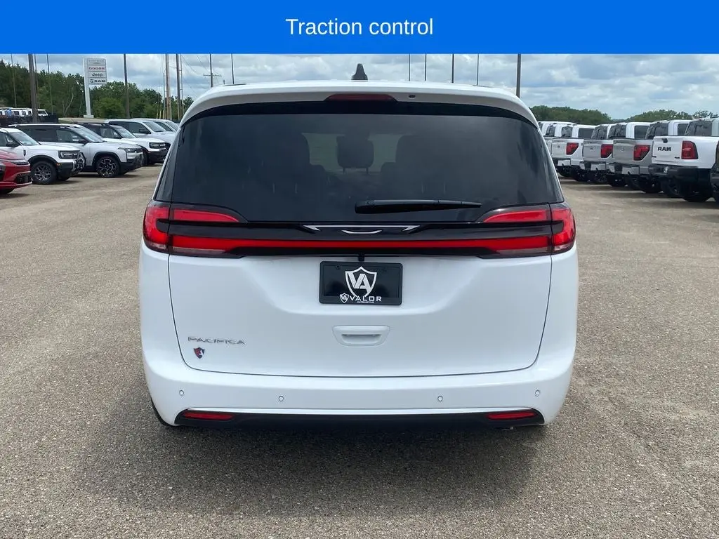 2027 Chrysler Pacifica Select photo 5
