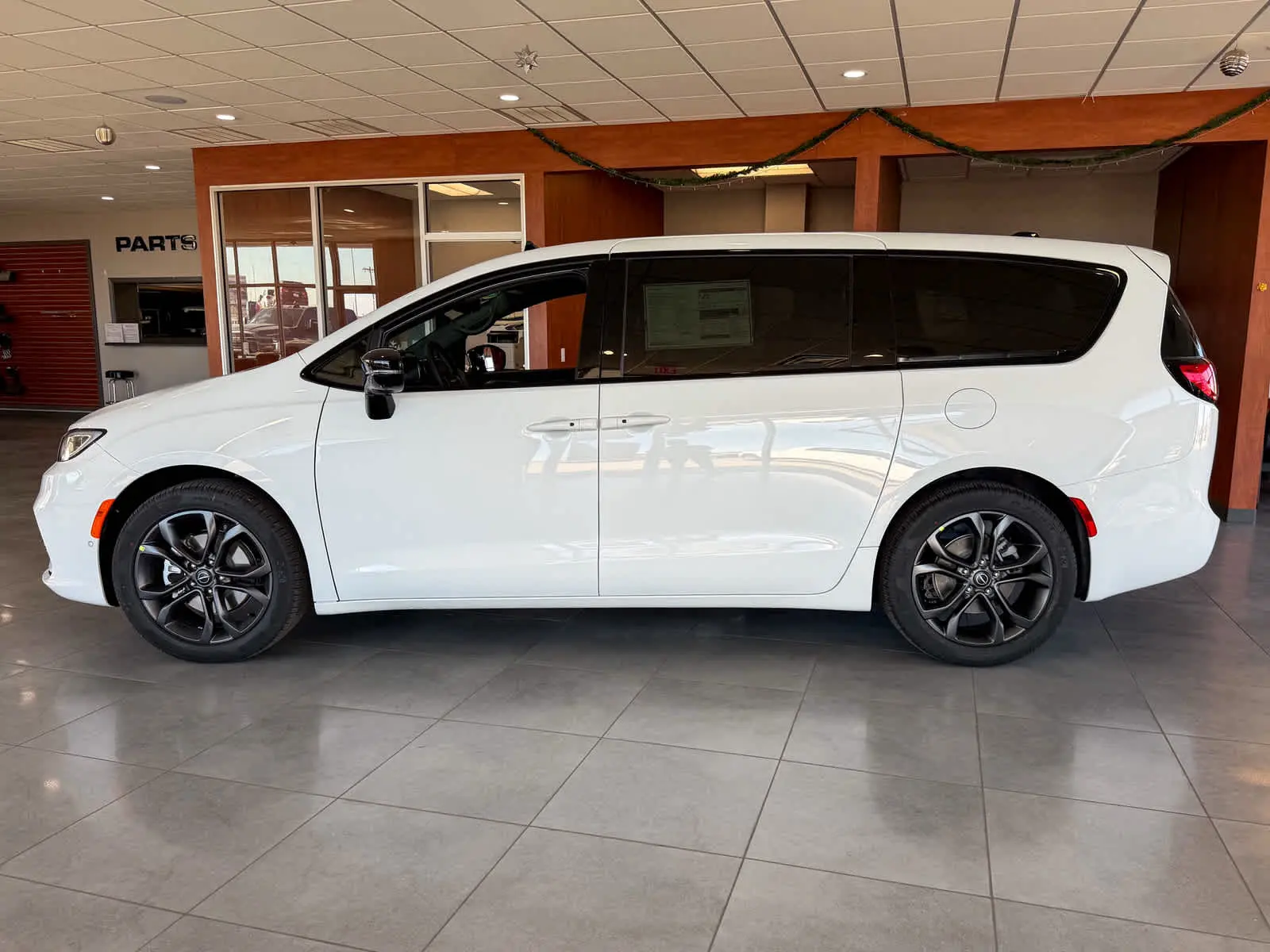 2026 Chrysler Pacifica Select photo 3