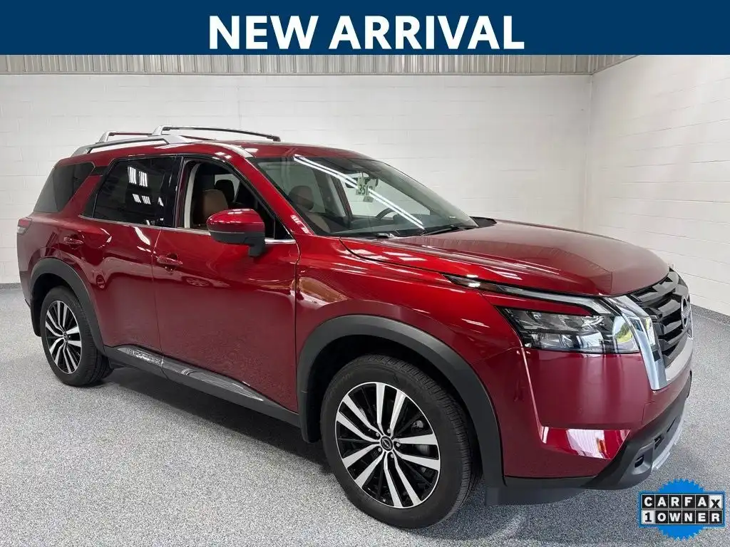 2025 Nissan Pathfinder Platinum 4WD's photo