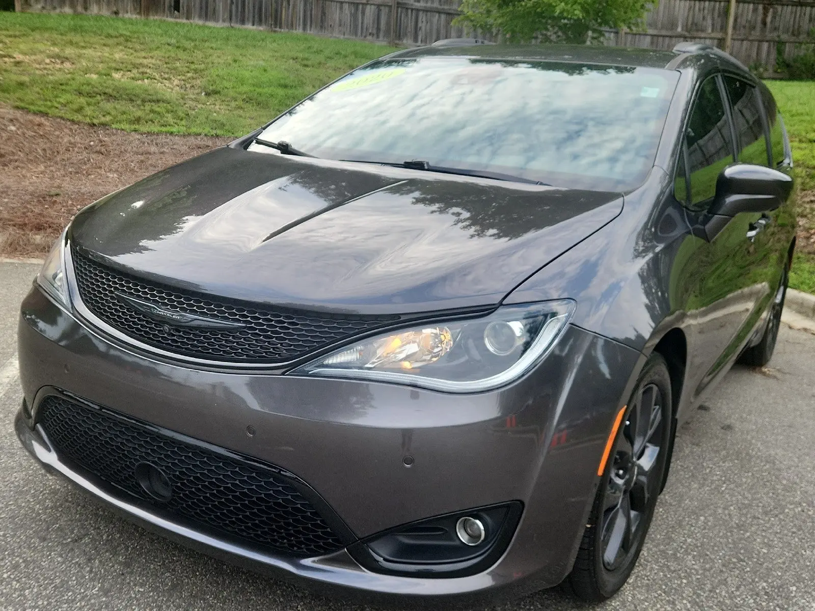 2020 Chrysler Pacifica Touring L photo 3