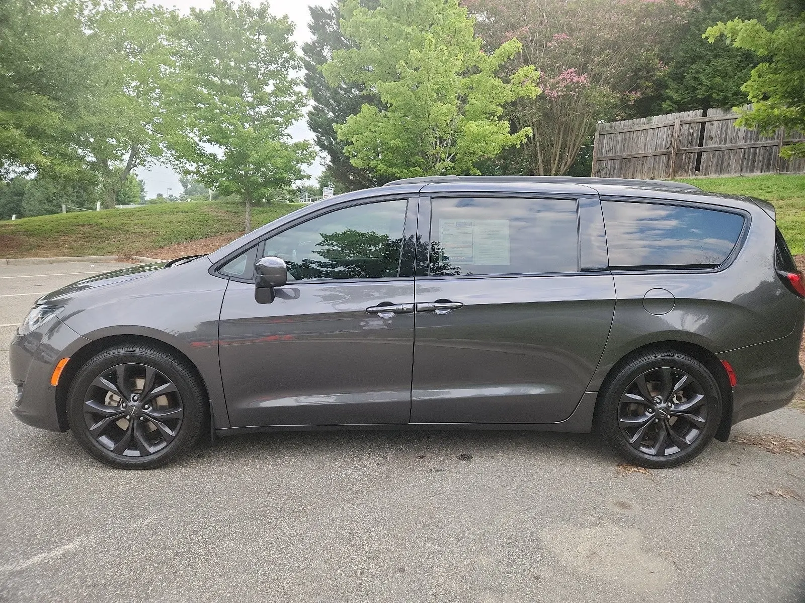 2020 Chrysler Pacifica Touring L photo 4