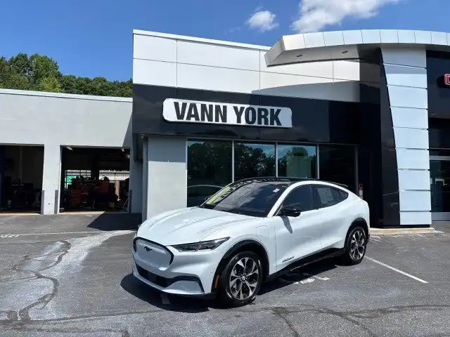 2023 Ford Mustang-Mach-e Premium's photo