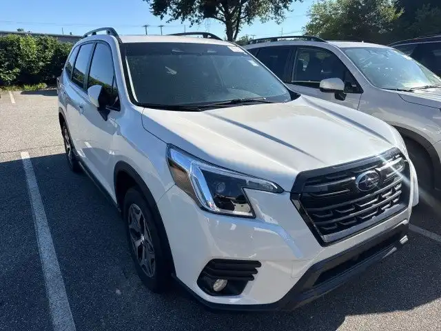 2023 Subaru Forester Premium's photo
