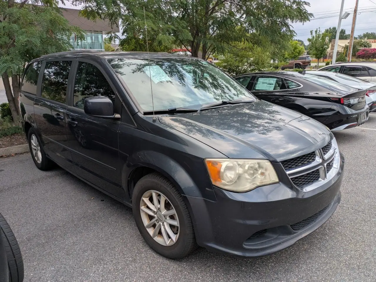 2013 Dodge Grand Caravan SXT photo 1