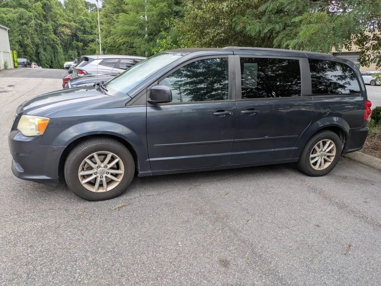 2013 Dodge Grand Caravan SXT photo 3