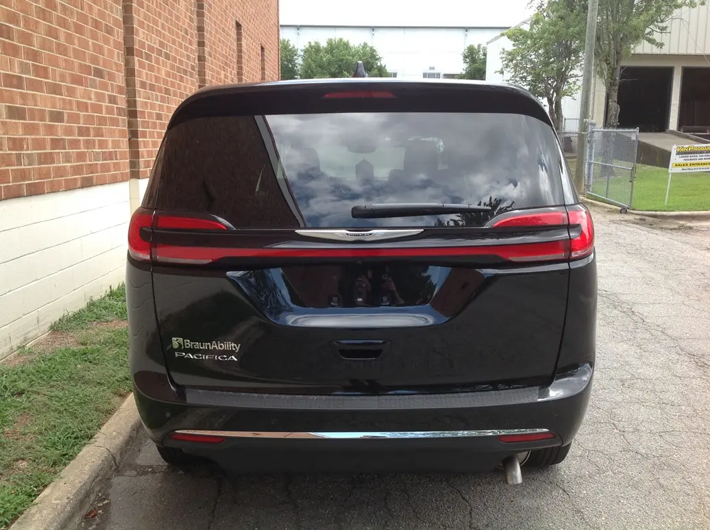 2025 Chrysler Pacifica Select photo 4