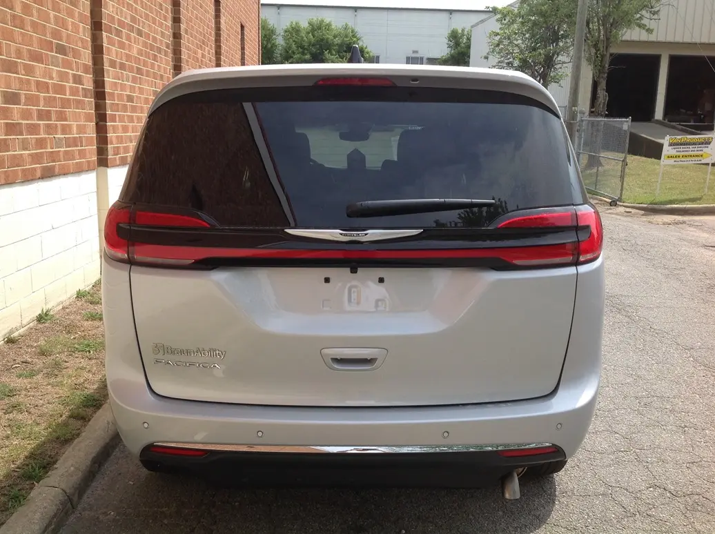 2026 Chrysler Pacifica Select photo 4