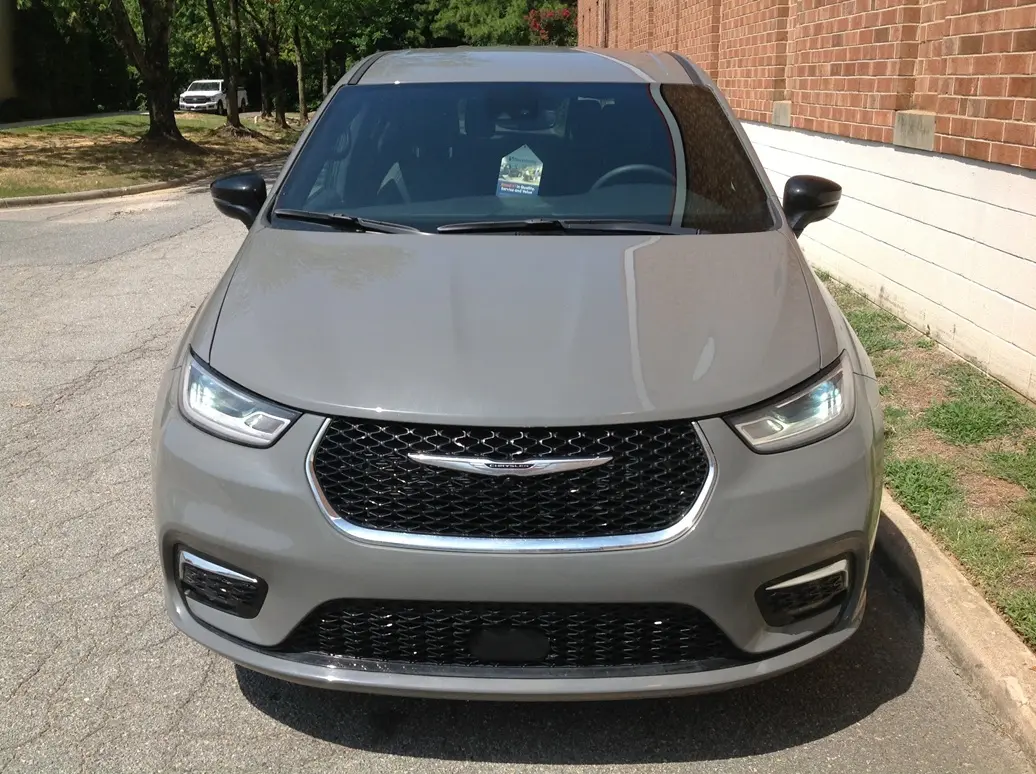 2025 Chrysler Pacifica Select photo 3