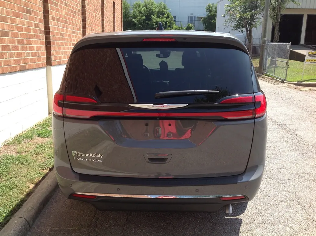 2025 Chrysler Pacifica Select photo 4
