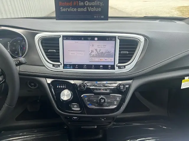 2026 Chrysler Pacifica Select photo 4