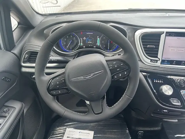 2026 Chrysler Pacifica Select photo 5